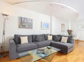 CitySoul Apartment with Balcony