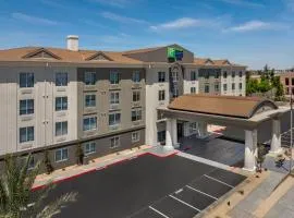 Holiday Inn Express & Suites Fresno River Park Hwy 41 by IHG