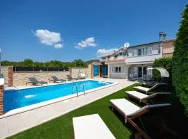 Villa Vision with Heated Pool & Jacuzzi in Sestanovac