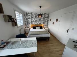 Chambre chez l habitant proximité de la baie du Mont Saint Michel Avranches, hotel em Saint-Senier-sous-Avranches