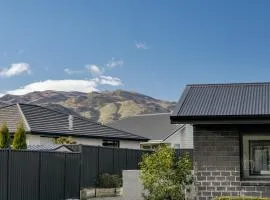 Sunrise Hideaway - Cromwell Holiday Home