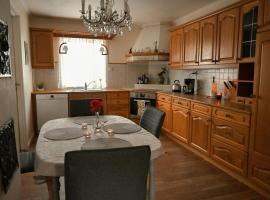 Two-storey vintage house by the ocean in S&oslash;gne, H&oslash;llen, villa sihtkohas Kristiansand