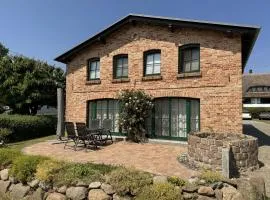 Doppelhaushälfte "Uns Kathus" mit Terrasse & Kamin