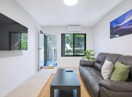 Leafy Corner - Simple Stay near Brisbane River and CBD