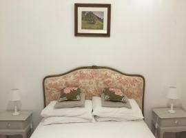 Chateau des Fouilloux - Guest House, отель в городе Agris