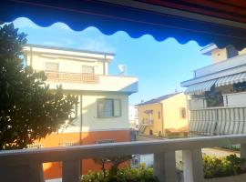 Viareggio Seaside Apartment Private Parking and Air Con, hotel a Viareggio