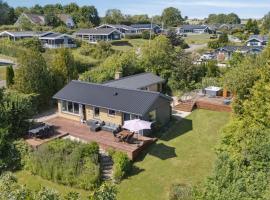 Holiday Home With Spa Sauna And Sea View, Hotel in Rønde