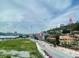 Căn hộ 2 PN, Phù hợp gia đình, gần biển, View chéo biển, vòng quay MT The Sapphire 2 Hạ Long