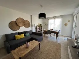 Charmant appartement ensoleillé-Terrasse - PARKING Gratuit - Isle sur la Sorgue