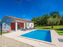 Villa Valpiana, a modern, luxurious, warm and romantic villa, hotel u gradu Cukrići