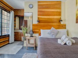 Central Cozy Bungalow 2 with AC and WIFI 5 min to Beach, bungalow in General Luna