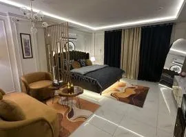 Luxury Cozy Studio Apartment with Eiffel View and Magical Lights