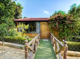 Alaya Stays Fortezza Pet-friendly 6-BHK Farmhouse With Private Pool, Gazebo & Lush Garden, hotel a Bhundsi