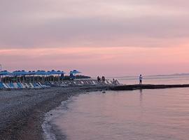 A-CLASS APARTMENT,near the sea & Patras University, hotel v destinaci Patra