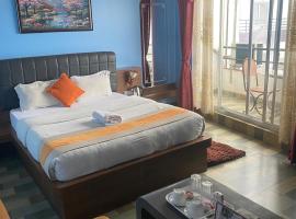 Hotel Holiday Home, Hotel in Bākhri Kharka