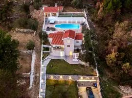 Private Villa Carica with Heated Pool, Omis, Tugare