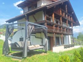 Apartment Chalet Naturalp, hotel v Cavalese