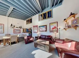 Large Spacious Upgraded 4 Bedroom Condo