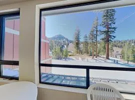 Beautiful 2 BR Condo with Mountain View!