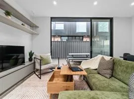 Modern 3 Bedroom Townhouse Near Adelaide with Workspace and Parking