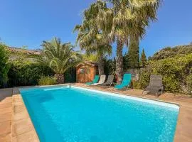 Maison spacieuse, piscine parking privé & jardin