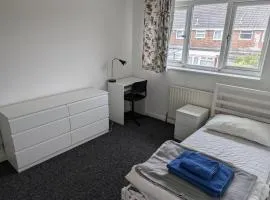 Spacious 5-Bed Home in Dartford
