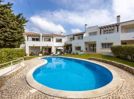 CoolHouses Luz, 3 Bed linked house, shared pool, a stone's throw of the sea, Casa Sirrah, hotel din Luz