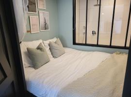 Appartement 1 met uitzicht op de waterkant van Op de Roemte, pet-friendly hotel in Baflo