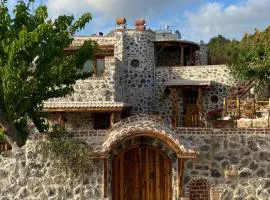 LUXURY STONE VILLA with SALT WATER POOL AND JACUZZI