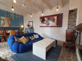Large Artist's House in Provence, Hotel in Saint-Victoret