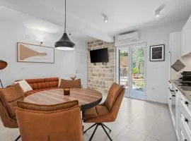 Casa ol'Bol - Modern Apartment with Seaview and Private Large Backyard