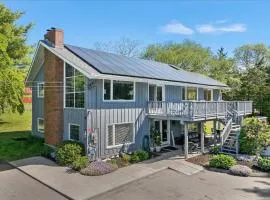 Unique Retreat with Private Patio, 4 King Beds and BBQ