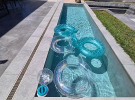 La Maisonette, vila v destinaci Cireşu