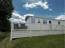 Edgewater Retreat- Pet Friendly-On Award winning Hoburne Devon bay