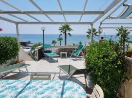 LA VILLA fronte SPIAGGIA BANDIERA BLU
