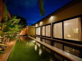 Urban Villas 5BR, hotel in Legian