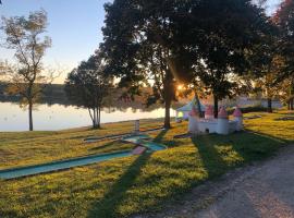 Village loisirs de Goule, campsite in Bessais-le-Fromental