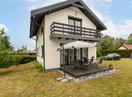 Zaciszny Dom HARALD - Taras & Ogrod - Wyspa Wolin by Noclegi Renters