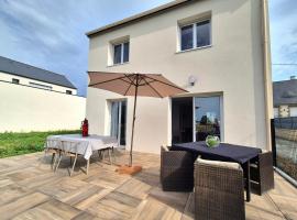 Beautiful 3 bedroom house close to the sea, hotel in Cherrueix