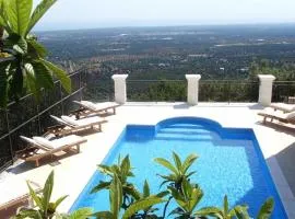 Luxury 3 Bed Villa Heated Pool Sea Views Aircon, Fast Wifi
