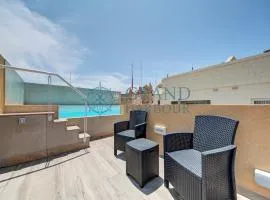 Casa Paradiso in Ghaxaq Private Rooftop Pool