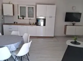Monami Apartman Charlie