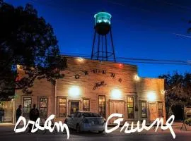 Dream Gruene Getaway - On River! - 9 Min Walk to Gruene Hall! - Close to Schlitterbahn