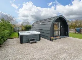Bumblebee Glamping Pod
