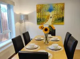 3double bed house 3-8 guests, contractors, free parking close to Hospital, JP Morgan, nature reserves, golf courses, beach