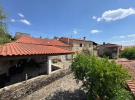 Ju&iacute;zo Country Houses, villa em Azevo