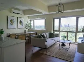 Elegant and Modern 2 BR Home Golf Skyline View