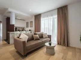 Ace of Hearts 1 BR APARTMENT,Parking, Fast wi-fi in One Cotroceni