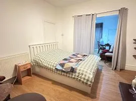 One Bed apartment -East London