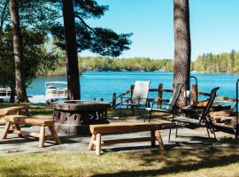 Spider Lakefront Balcony-Scenic views-Ice Fishing!, Hotel in Traverse City